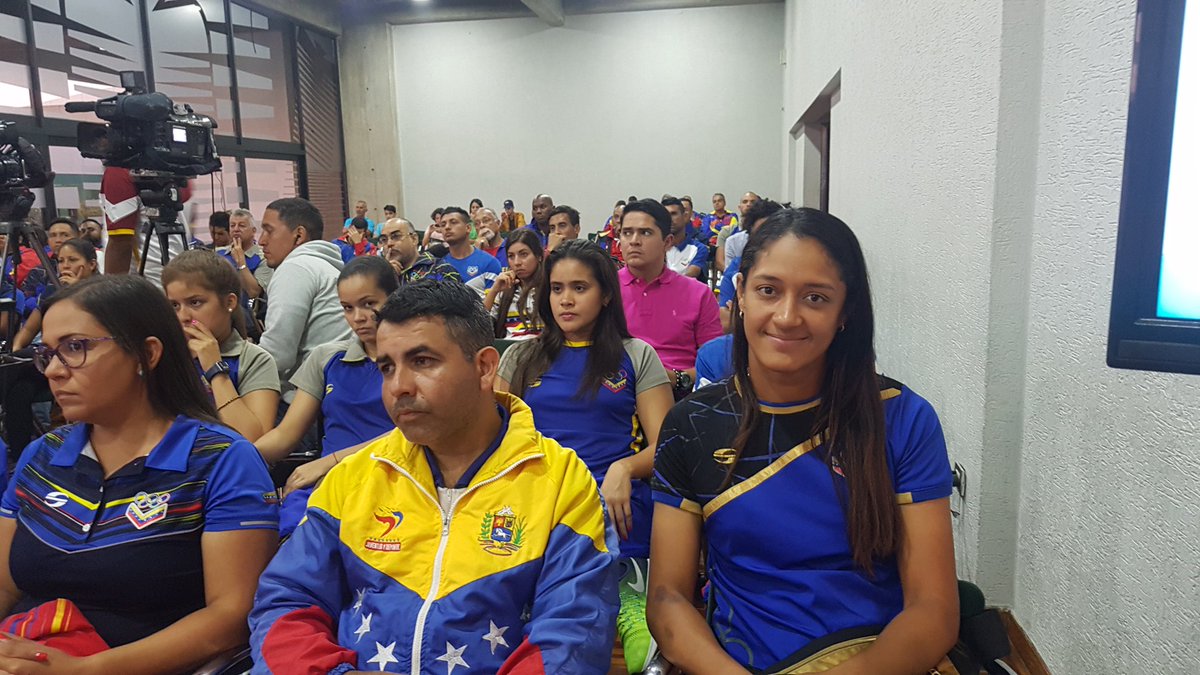 mindeporte_ve's tweet photo. Ministro @pinfantea "En estos Juegos Centroamericanos y del Caribe 2018 @Bquilla2018 tenemos nuestra aerolínea para trasladar a nuestra selección." #GrandeVzla #VzlaEnBquilla2018 https://t.co/1kYHwlNUv6