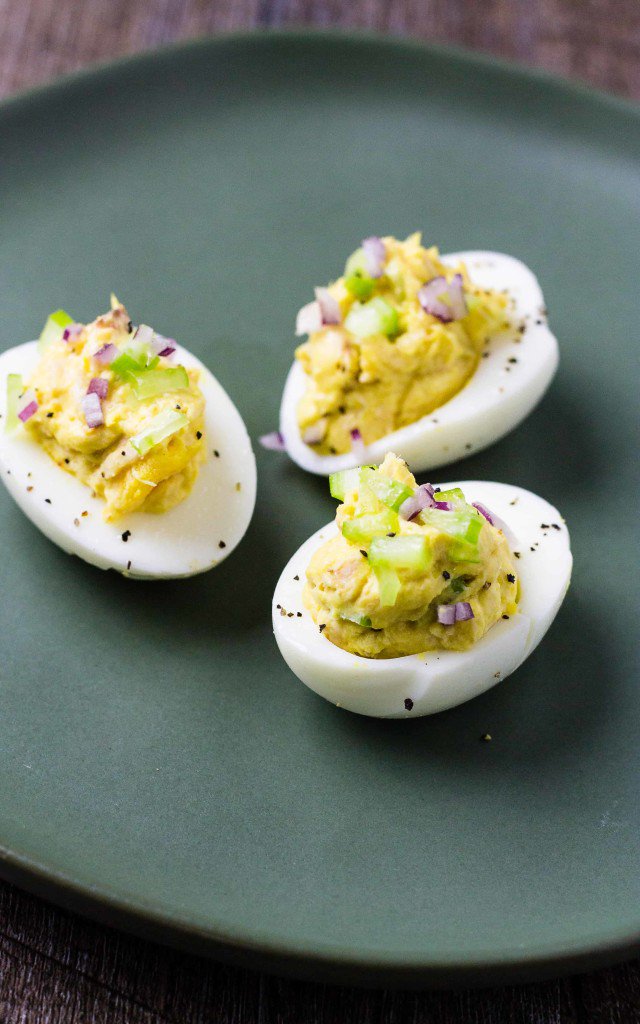 taketwotapas's tweet image. Is it a salad or a #DeviledEgg? #TunaSalad #Tuna #Salad #Eggs #Brunch #Appetizers bit.ly/2JJ6MtP