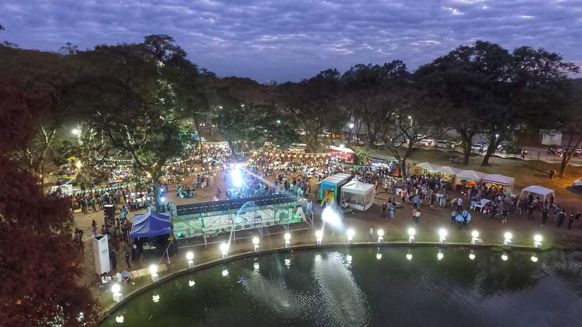 MuniResistencia's tweet photo. 🎉🤹🎈HERMOSA TARDE DE #DOMINGO LLENA DE PROPUESTAS
💫 🗿 💚Con #ShowDeTíteres para los más chicos, #Electromalambo, la #OrquestaMunicipalDeMúsicaPopular y muchísimas actividades artísticas y culturales, pasamos una genial tarde en esta gran @bienaldelchaco https://t.co/it4Mw4QJ28