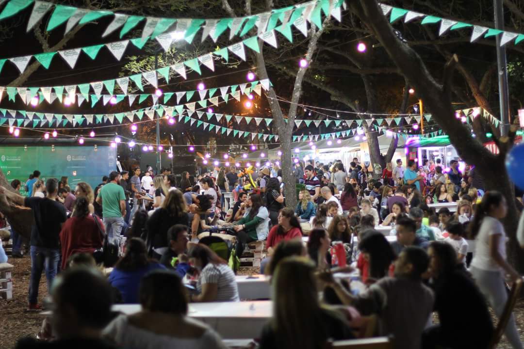 MuniResistencia's tweet photo. 🎉🤹🎈HERMOSA TARDE DE #DOMINGO LLENA DE PROPUESTAS
💫 🗿 💚Con #ShowDeTíteres para los más chicos, #Electromalambo, la #OrquestaMunicipalDeMúsicaPopular y muchísimas actividades artísticas y culturales, pasamos una genial tarde en esta gran @bienaldelchaco https://t.co/it4Mw4QJ28