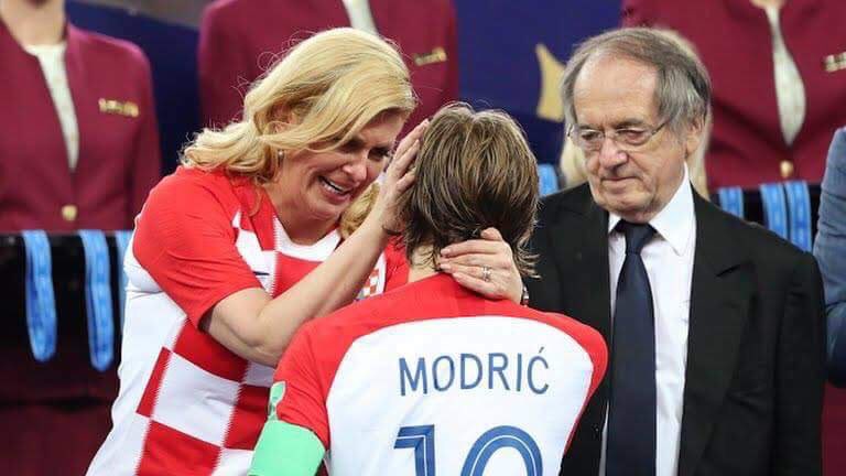 emenkiweb's tweet photo. What a terrific moment for the croatian president and @lukamodric10 wiping away his tears.. #BudiPonosan #beproud @HNS_CFF srce je za nasi team.. dignemo glave https://t.co/r9gYXUQ4ju