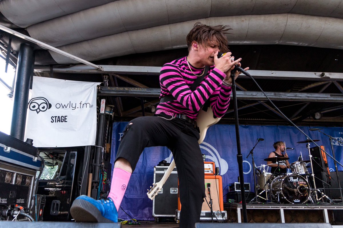 lexischnell's tweet photo. yungblud pt. 1 // vans warped tour https://t.co/rBSZXzXsDd
