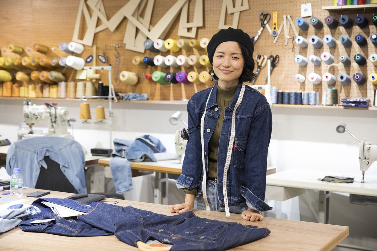 Honda Smile Mission در توییتر 今朝は東京都内にあるlevi S の工房へ リーバイス でアジア初の女性マスターテーラーとなった山本美緒さん リーバイス ストア新宿では 既製品に刺繍や加工を加え カスタマイズをしてくれます 訪れた時は より女性らしく見せたい