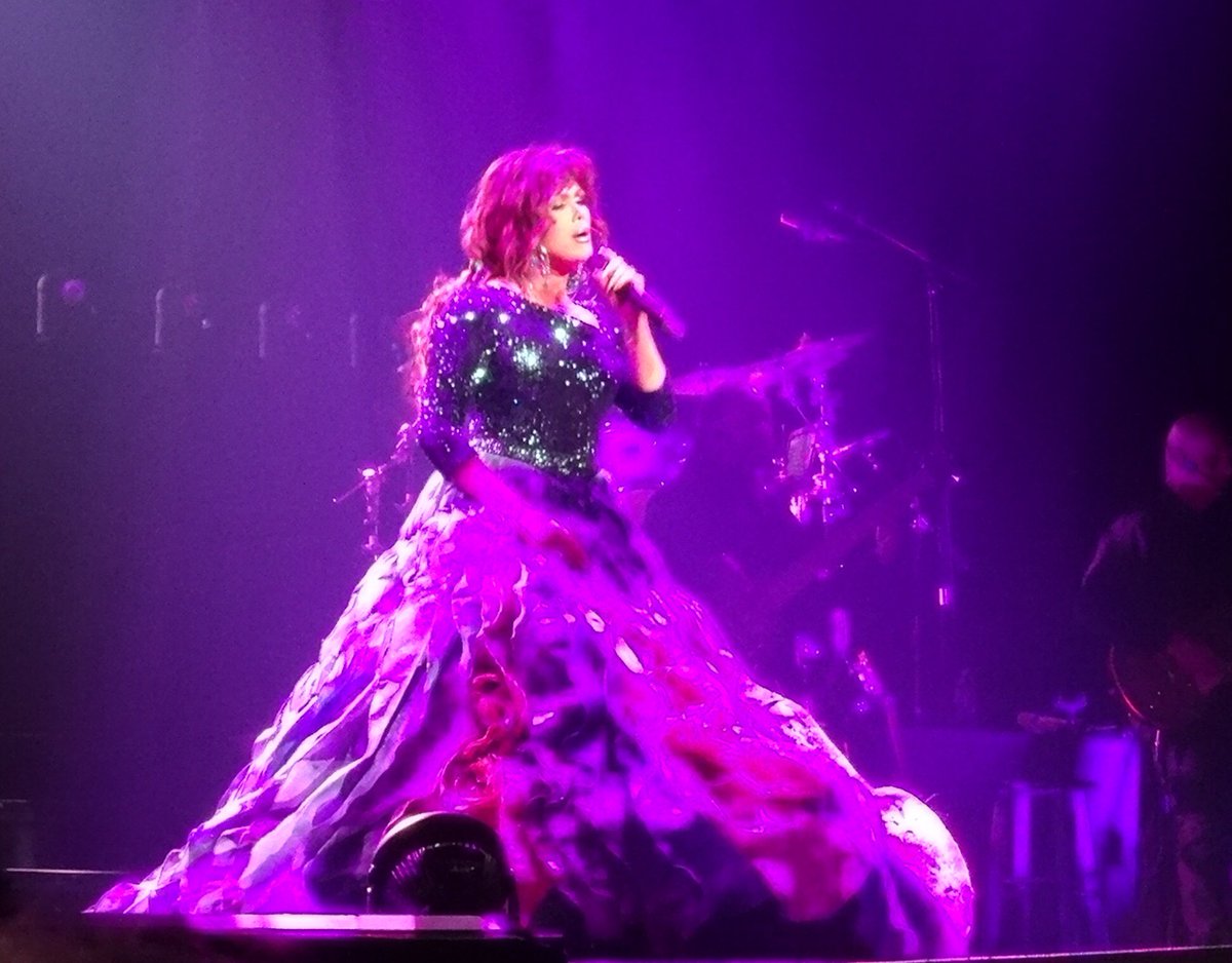 Teaqueen180's tweet photo. #MarieOsmond #PaperRosesπΉ #DMSummerTourπ¨π¦ #donnyandmarie @marieosmond https://t.co/9PVt78t0DE