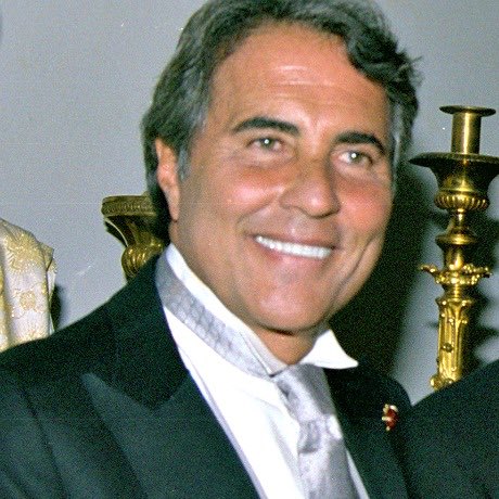 #LuisMiguelLaSerie Comparte este JAIME Camil si nunca quieres te falte dinero y jet privado cuando tengas una emergencia
