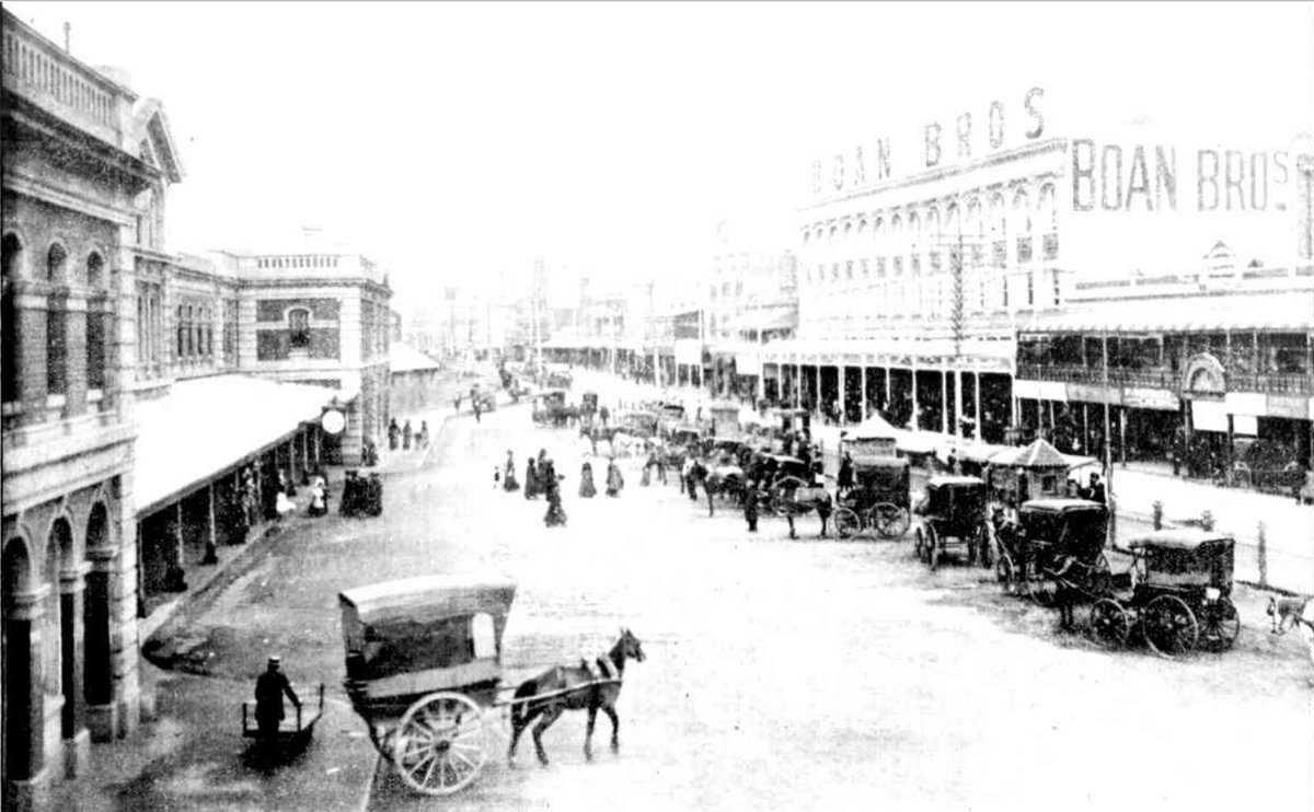 #WellingtonStreet in #Perth circa 1912. Boans is on the right and the train station on the left. Also visible is the old clock on the train station which was once a meeting place for many people. Kalg Western Argus; 19 Nov 1912; Pg 33.