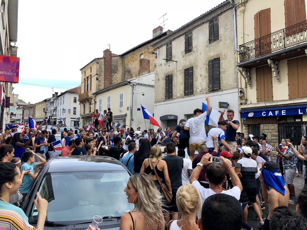 LeGeekTrotteur's tweet photo. CHAMPIONS DU MONDE ⭐️⭐️ 
#2eEtoile #MontdeMarsan https://t.co/YAR79klRbm