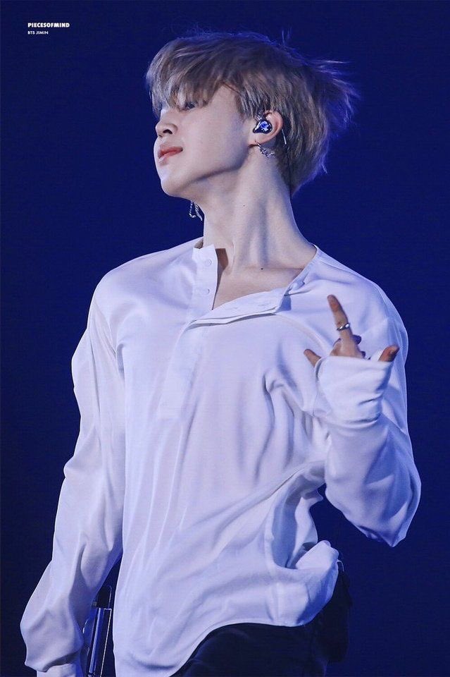 It’s not just the arms and legs that affect a dancer’s body line. Tilting the head, elongating the neck and keeping the shoulders down can open the chest to the audience and create a beautiful line.  #JIMIN  @BTS_twt