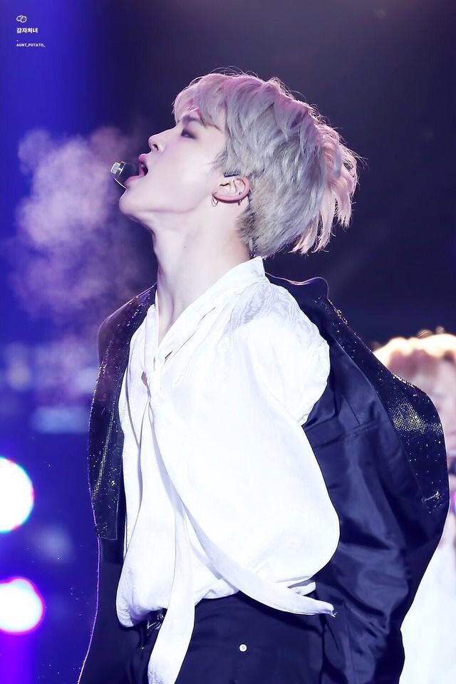 And adding to all this, there must be an energy and extension to the dancer’s movements and poses - they must never look static or lifeless. The dancer should always be breathing, reaching and using the space around them.  #JIMIN  @BTS_twt