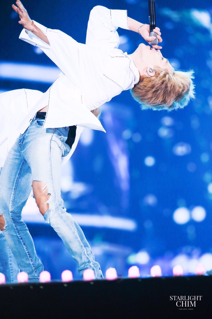If a dancer has nice lines while dancing, someone should be able to take a picture at any moment and capture a stunning image from head to toe, as if the dancer posed for it on purpose. Sounds an awful lot like Jimin, doesn’t it?  #JIMIN  @BTS_twt