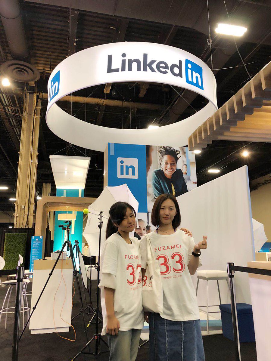 FuzameiLtd's tweet photo. Game#1 retweet this post -> spin the #fortunewheel; Game#2 Find @LinkedIn @Microsoft @HuaweiMobile and take pics with @FuzameiLtd souvenirs like the following photos -> and win more PRIZES !! #MSInspire2018 https://t.co/ZasqPh9lhM
