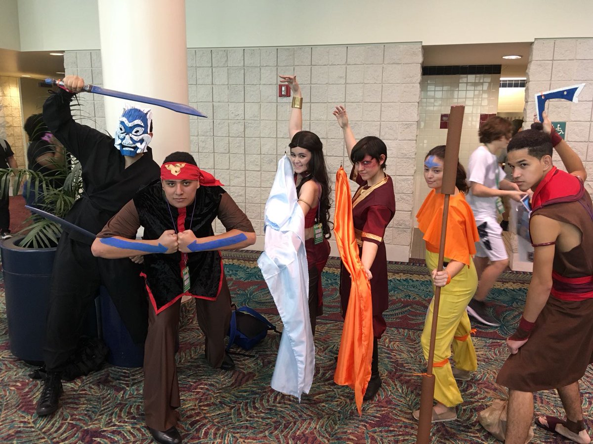 sasha_adnan's tweet photo. Had a crap ton of fun at my first @FloridaSupercon with @brant_talks @moya_yeriel @SantiCFC_ @ice_ice_baby06 !!! https://t.co/Smc9TMsehg
