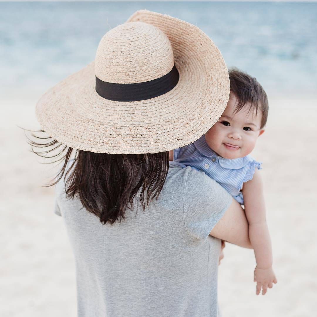 ChapelHats's tweet photo. Babies and beach days! What an adorable combination! https://t.co/DcGD14aW78