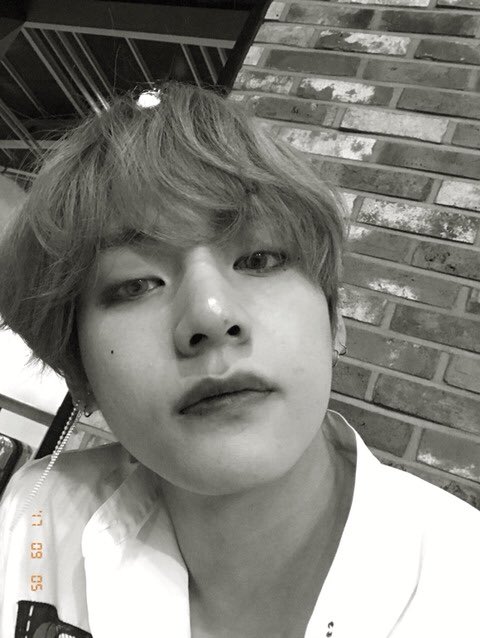 haruharu_w_bts's tweet photo. TAEHYUNG
16.07.2018 
✎ Hello!

Thanks for giving us a million! 
We all know what purple means, right?Purple is the last color of the rainbow! It means that we will love and trust each other for the rest of our lives forever!! 💜 That’s why, I purple you. https://t.co/jD6Jr7t7vQ