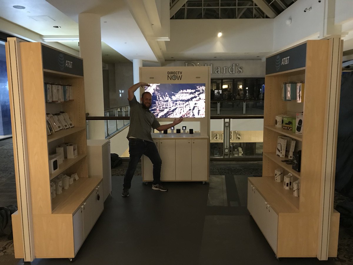 HammAnson's tweet photo. Come see AT&T at the Avenues Mall!! We’ve got our Pop-Up location ready to Entertain. #ERPopUp #ATTPopUp @CristySwink @teamgrayT @paul_woodbine https://t.co/AX1xfVDUai