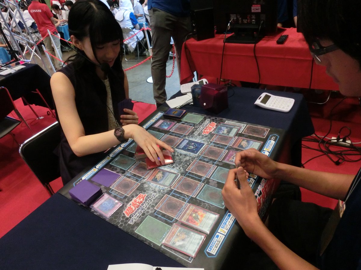 公式 遊戯王ocg アニメ 遊 戯 王ｖｒａｉｎｓ 別所エマ役の鎌倉有那さんがデュエル中です そのあやつるデッキとは ジャンプビクトリーカーニバル18 ハノイの騎士に挑戦 隣接ブースに急ごう Konamiブース詳細はこちら