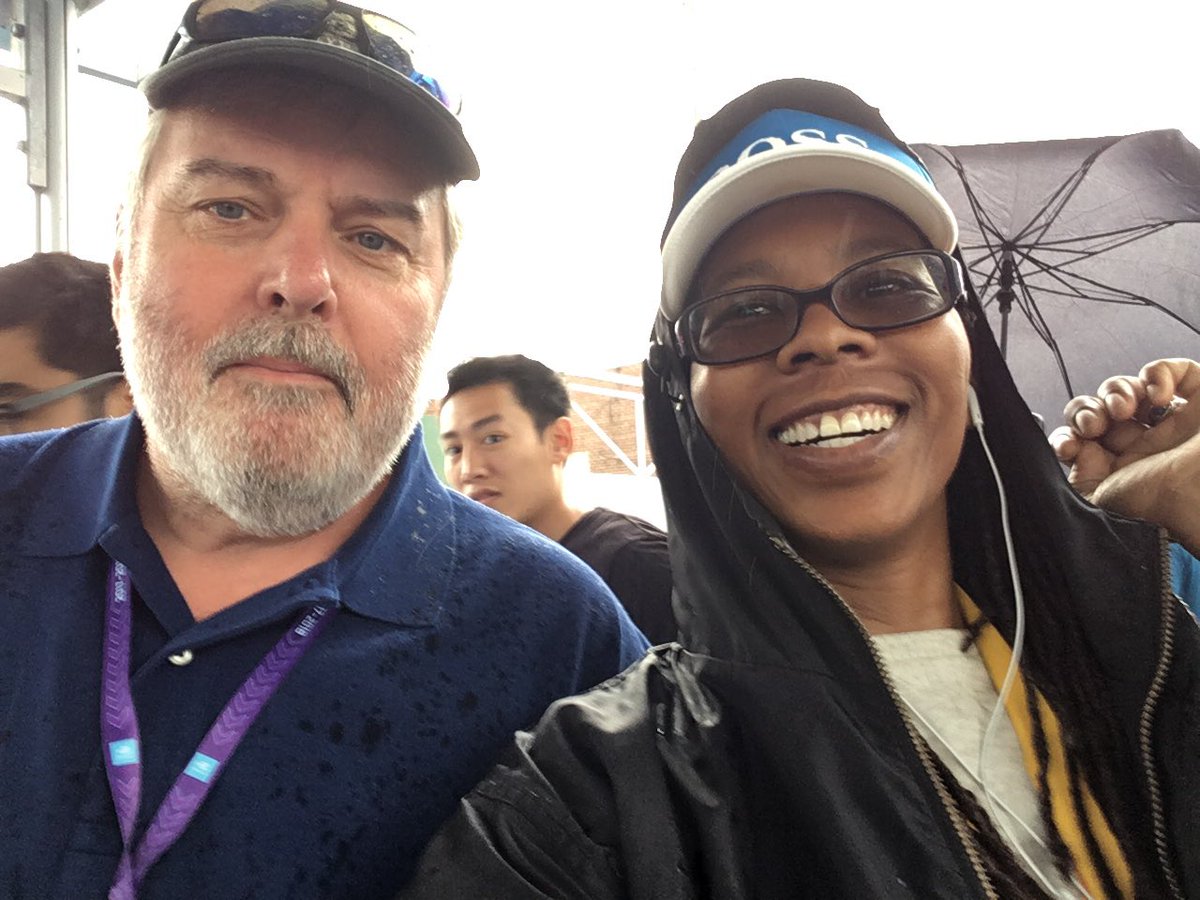 VersAtlAssist's tweet photo. #NYCEPrix experience made! Climbed over folks (excuse me 😬) to steal a pic with ⁦@MrSteveMatchett⁩ on the final day. Thank you! 😊 Your technical expertise is a valuable missing element on #F1 weekends. #BigFan https://t.co/WePRGUQxqb