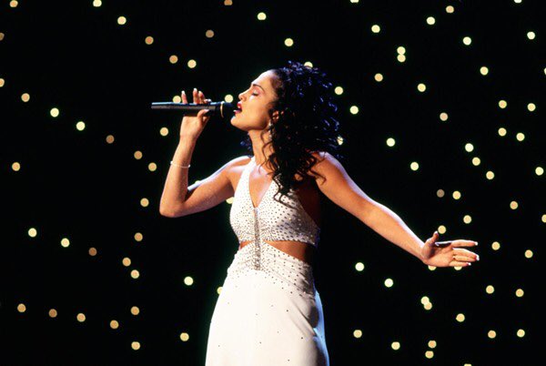 stfoodcinemaSD's tweet photo. Celebrate the Queen of Tejano music with SELENA under the stars Saturday, August 25 at Ruocco Park in downtown San Diego while you munch on tasty street food from Eat Your Heart Out, NOLA, Pomodorro Rosso, Zoe’s Place &amp; more! Tickets &amp; Details https://t.co/DdDYaHNDNX https://t.co/pxqSTwSmtO