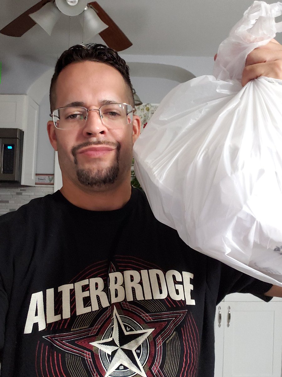 sargejerz's tweet photo. When you go to see @TeslaBand and leave after them and get your food half price because @alterbridge shirt. @alterbridge @TeslaBand @FrankHannon @daverude @briantwheat @Slash @todddammitkerns @MylesKennedy https://t.co/reX330jRbr
