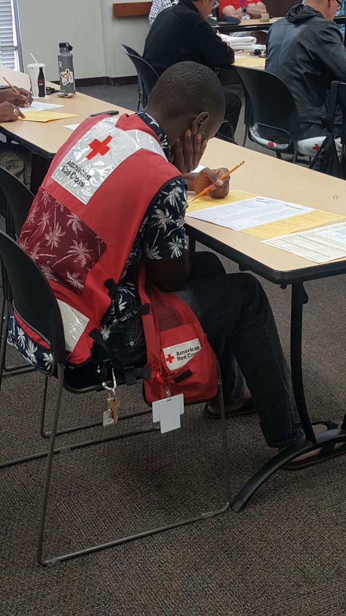 jane3000b's tweet photo. 9 new Technician License HAM's. Great for disaster communications, or hobby.  General level class in 8 weeks. @RedCrossLA ,#RedCross https://t.co/u4mNov2MeX