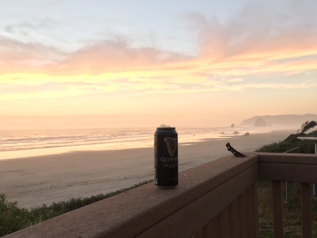 don_t_ask's tweet image. A little @GuinnessUS and a pastel Oregon sky. #Guinness