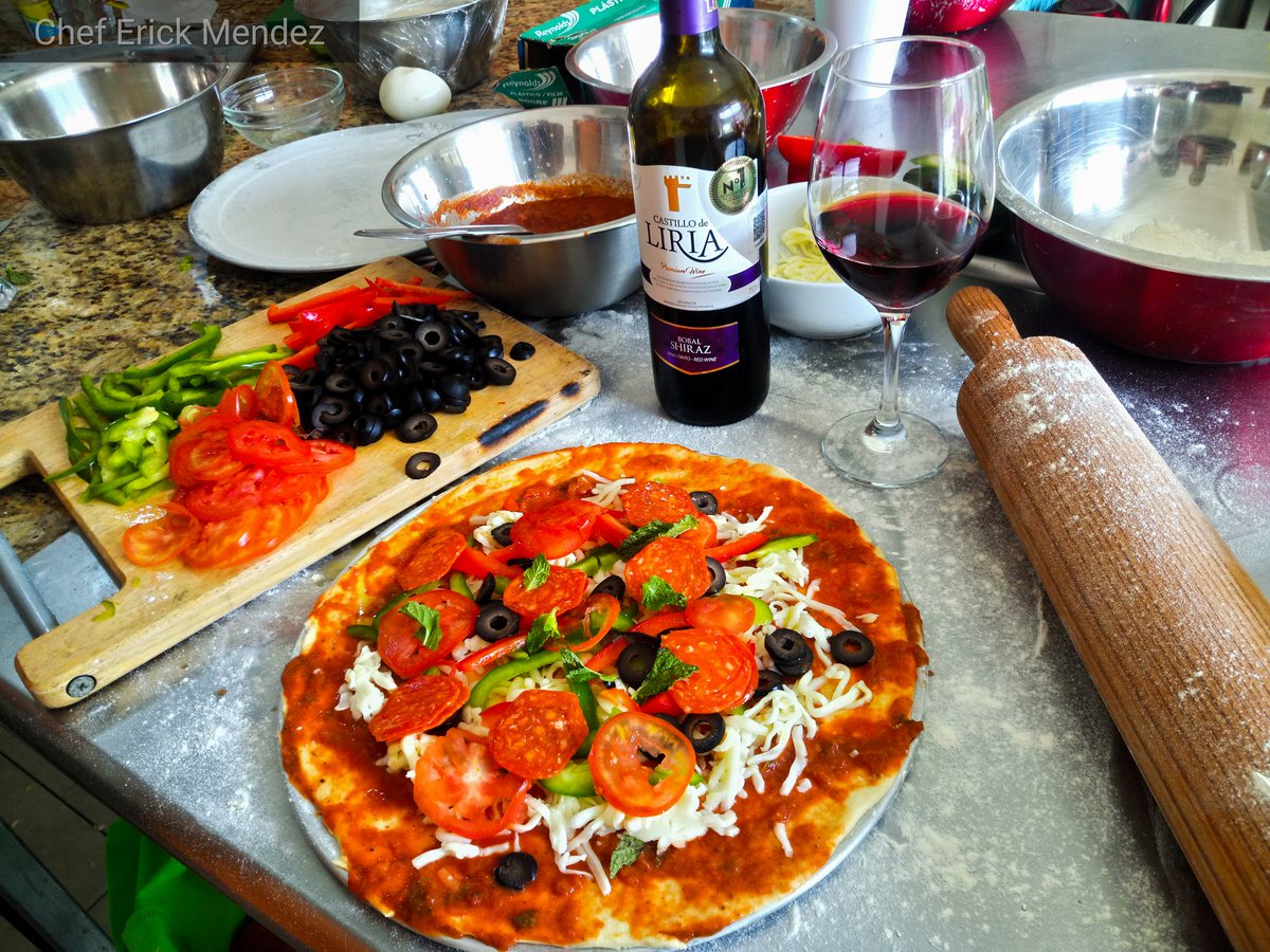 ChefErickMendez's tweet image. Pizza 🍕 🇮🇹

#chef #iamchef #gastronomia #mexico #today  #new #pizza #Italy #gourmet #FelizSabado