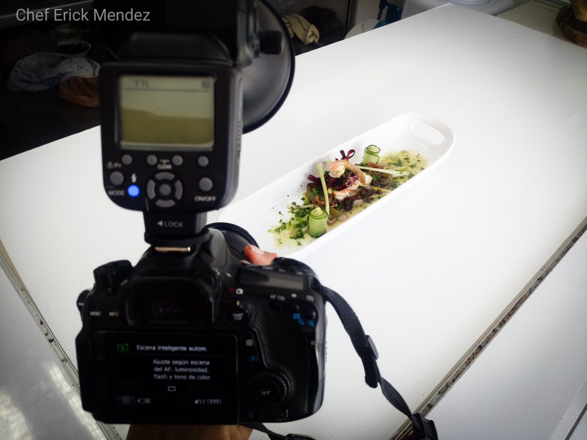 ChefErickMendez's tweet image. Preparando galería de fotos aguachile de camarón con caviar de habanero 🦐 🌶

#chef #iamchef #gastronomia #mexico #today #new #gourmet #molecular #aguachile