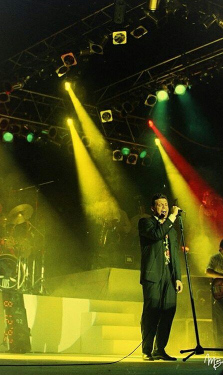 LuisMiguelMXLM's tweet photo. Recuerdan el primer episodio de @serieluismiguel

Paraguay 1992 Luis Miguel recibe la terrible noticia.

 'Tienes que despedirte de tu papá o te vas a arrepentir el resto de tu vida'

Aqui algunas imágenes del ese show.

#LuisMiguelLaSerie #LuisMiguel #LuisRey #marcela #Basteri https://t.co/xFiB3nfwJt