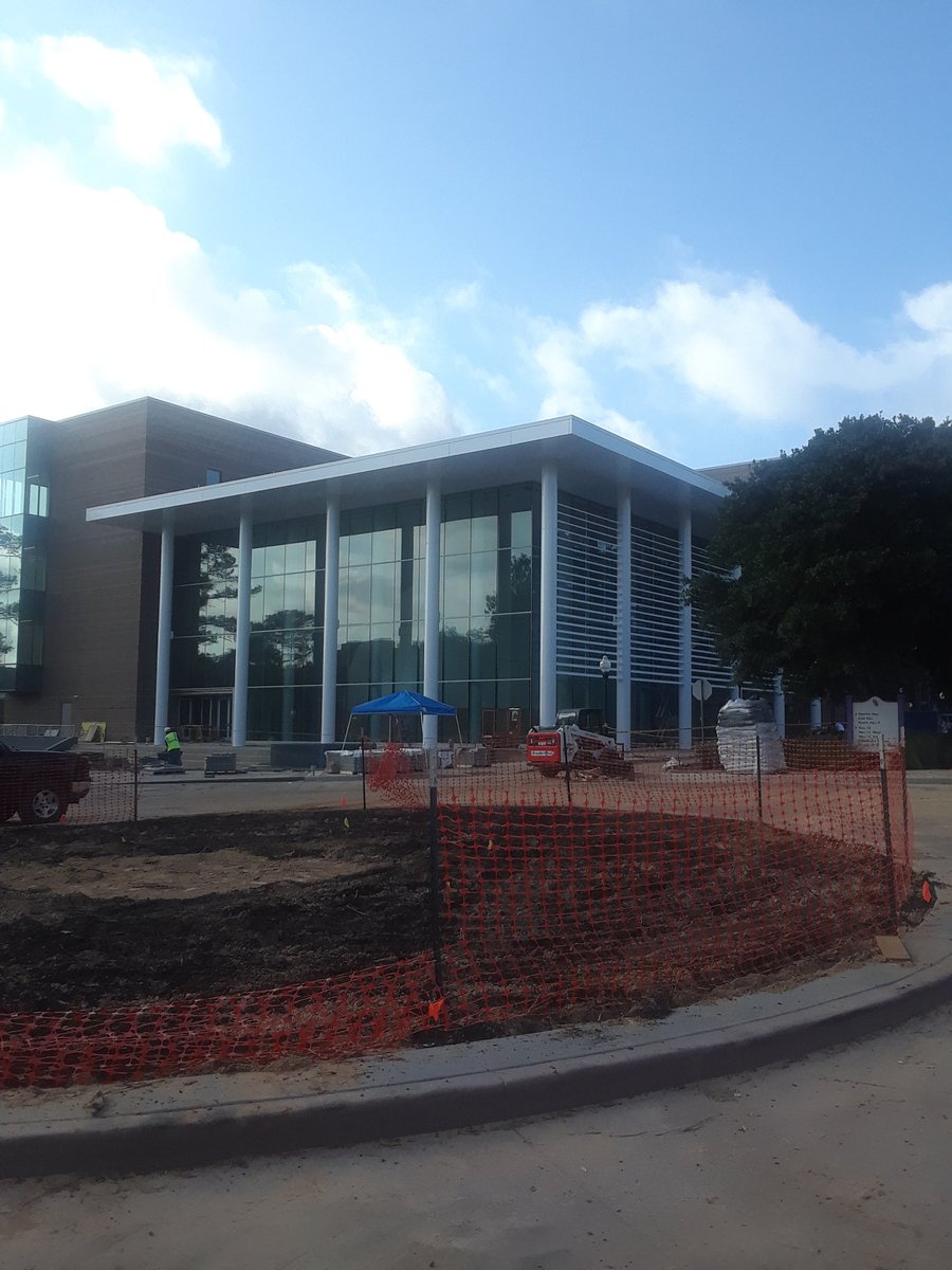 sfaCompSci's tweet photo. Working through the weekend to get the new Cole STEM Building ready for the July 24th ribbon cutting! #AxeEm #SFAStem @CoSM_SFA https://t.co/MgX8CZfnod