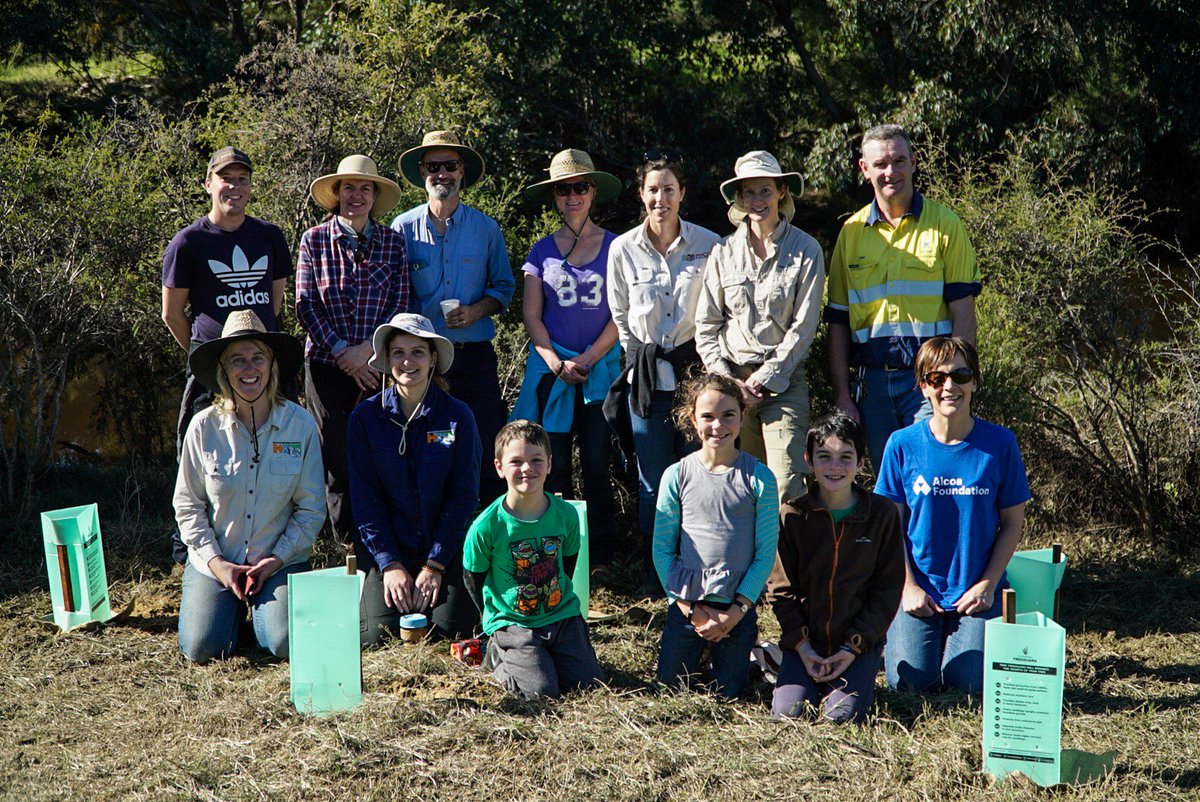 leroy_megan's tweet photo. The environment benefits when organisations and community work together for a common goal - restoring the lower Harvey River.  Photo credit: Jess Collins @GreeningAust #HRRT @PeelHarveyCC @AlcoaFoundation @JordonGarbellin https://t.co/eslBbcO58N
