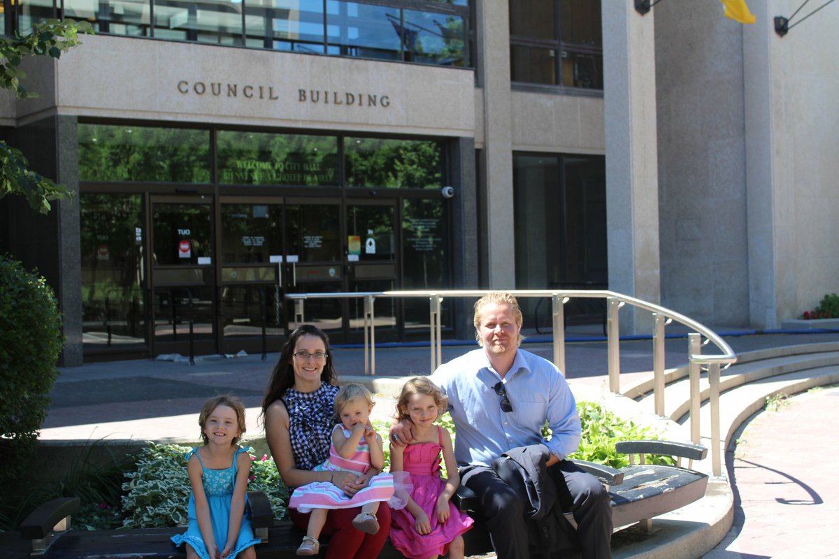 ChadPanting's tweet image. #Transcona #mbpoli #wpgpoli #WpgCityCouncil How can I lose when I’ve got these 4 gorgeous women in my corner? (“Dream Team Panting”)
