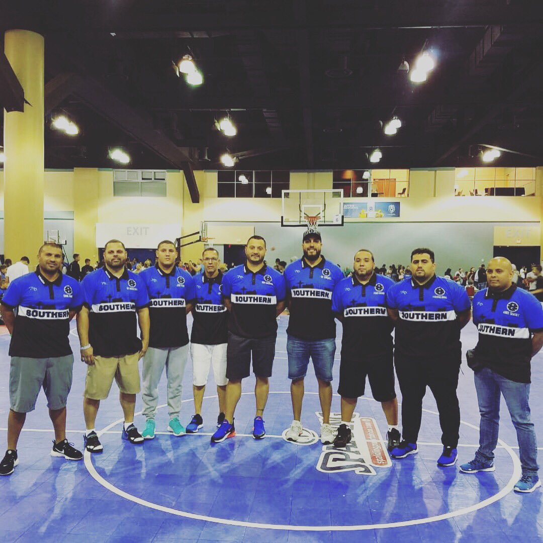 arroyo_fitz's tweet photo. Gracias a Dios por que en tan poco tiempo me has premiado con grandes  bendiciones y tanto en mi carrera como Coach gracia a mi club por la oportunidad Southern Basketball y mi a mi hermosa familia ❣️ ESTO ES SOLO EL COMIENZO#SBC #2K18JrOlympics En la de Oro 🥇🙏🏽 https://t.co/8fkASrlk5T