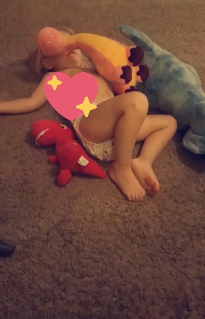 rawrritskatie's tweet photo. My god daughter is still obsessed with the pink dinosaur I gave her #Rawrrr #PinkOne! #Pebbles #KayKayFTW ๐๐ฆ๐ฆ https://t.co/eozu6tRodn