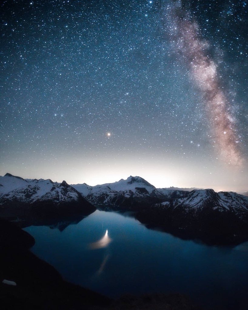 FairmontWhistlr's tweet image. Tucked in by our night skies? Chance of stellar dreams: 99.9% 

📸: @ mikemarkov via IG #WeAreWhistler