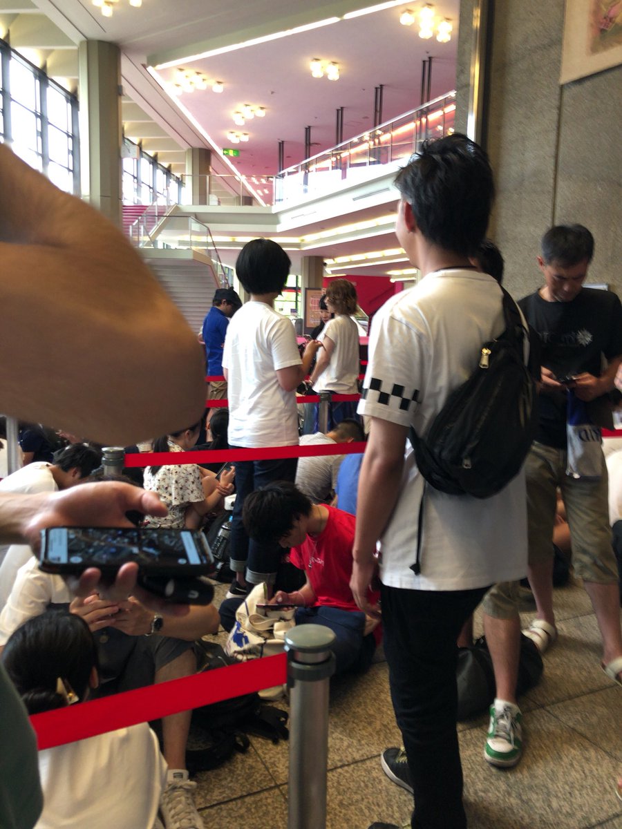 eg_flower39RaKo's tweet photo. 着いたああ！
物販並びーー https://t.co/mh4tRacURb