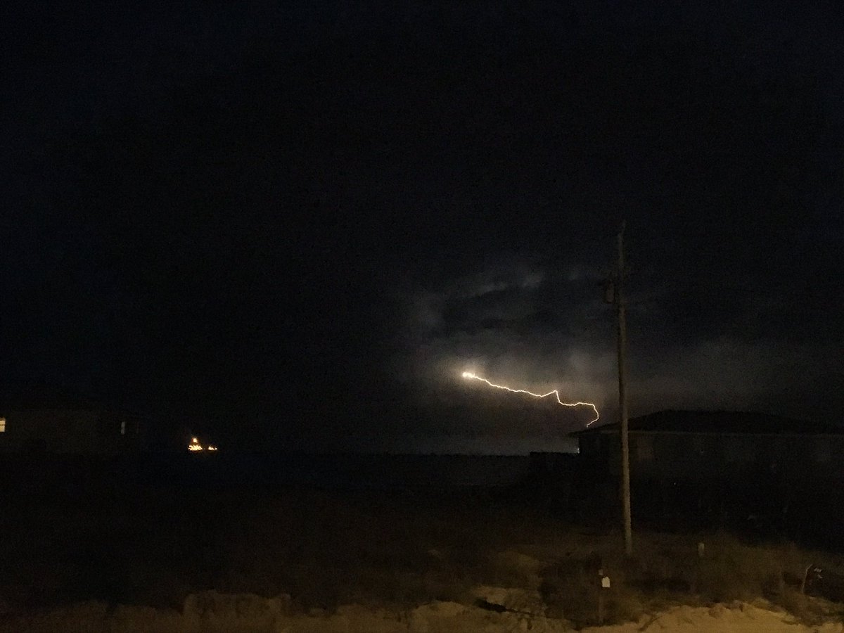 dscdesigns's tweet photo. @spann Lightning show off the coast of Fort Morgan this evening. https://t.co/1ObubKq8Ib