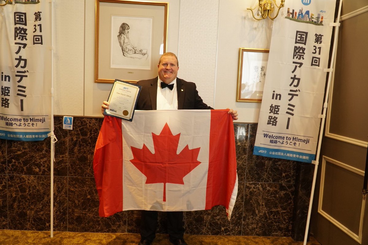 notl419's tweet photo. Official graduation photos from @JCI_Japan #JCIAcademy2018 in #Himeji - receiving my #GlobalNetworker pin from @MarcBrianLim and my diploma from @obpaschal - #ChangeBeginsWithMe #JustAct https://t.co/X8BIPYRfE4