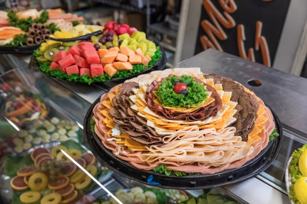 LA’s Prop Heaven boasts 100,000 square feet of diner decor, bar stools, fake deli platters, and so much more. Take a look inside: bit.ly/2uh0JmC