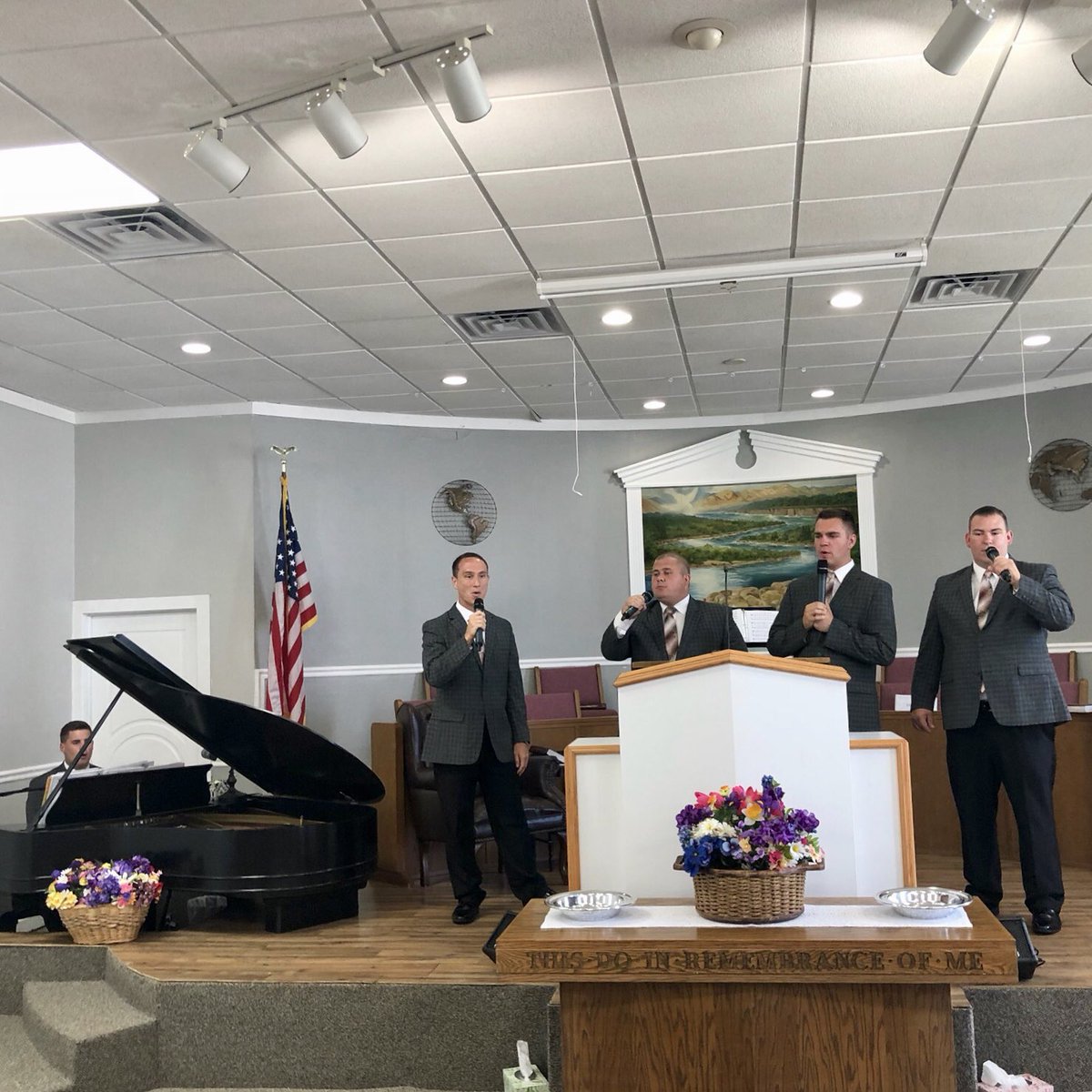 CommonwealthB's tweet photo. The Voices of Revival received a blessing singing at the Bible Baptist Church in Fernandina Beach, Florida led by Pastor Stalnaker.
#VOR2018
#classiccbc https://t.co/uVz79F4A3G