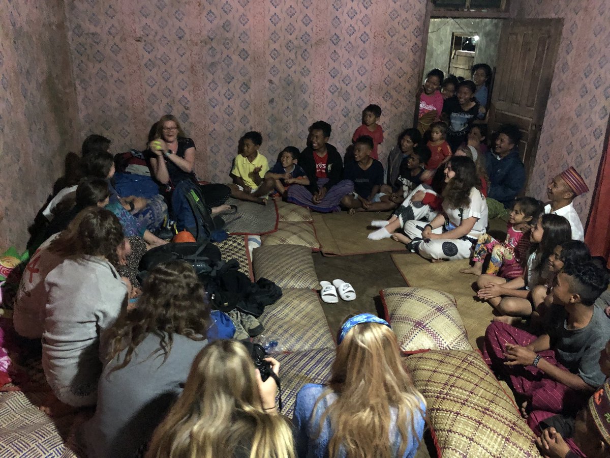 TudorIndo18's tweet photo. Project phase: Having fun in Flores, building a blacksmith's workshop for them #fun #OurTrueAdventure #carryingWood #woodlife #jungle #crafting #inthedetail @TudorHallSchool @TAExpeditions https://t.co/NYC0ouFKXY