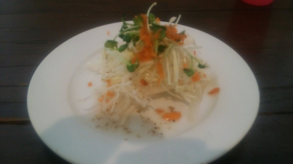 y_kida's tweet photo. Chang-plantでチキンカレー。美味しかったです。ただ、追加注文した辛味スパイスを全体に混ぜずに一ヶ所だけに混ぜて食べたら結構辛かったです(^^; https://t.co/OUmud8jryA