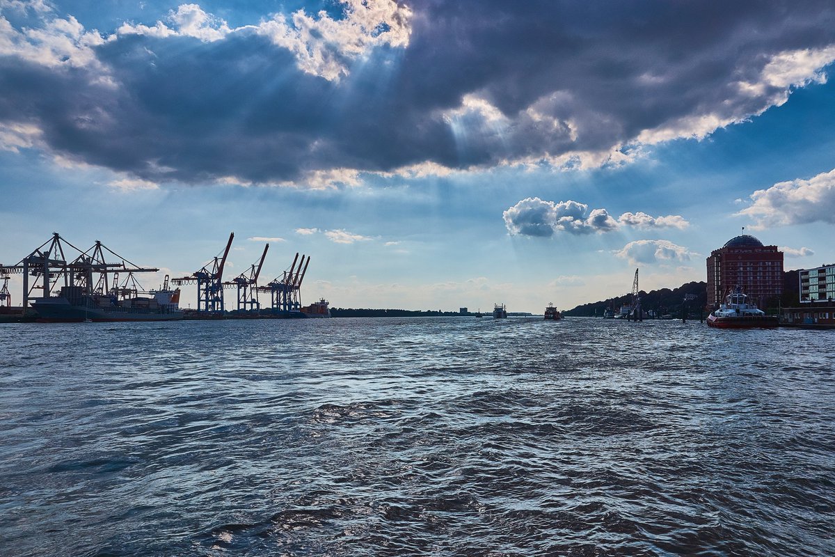 ( ( Mooooiiiin ) )
Gruß aus #Hamburg
Die Woche mit schönem beginnen
und etwas vom Wochenende mitnehmen.
Hafentour mit dem Dampfschiff Tiger.
Kommt gut in die Woche.