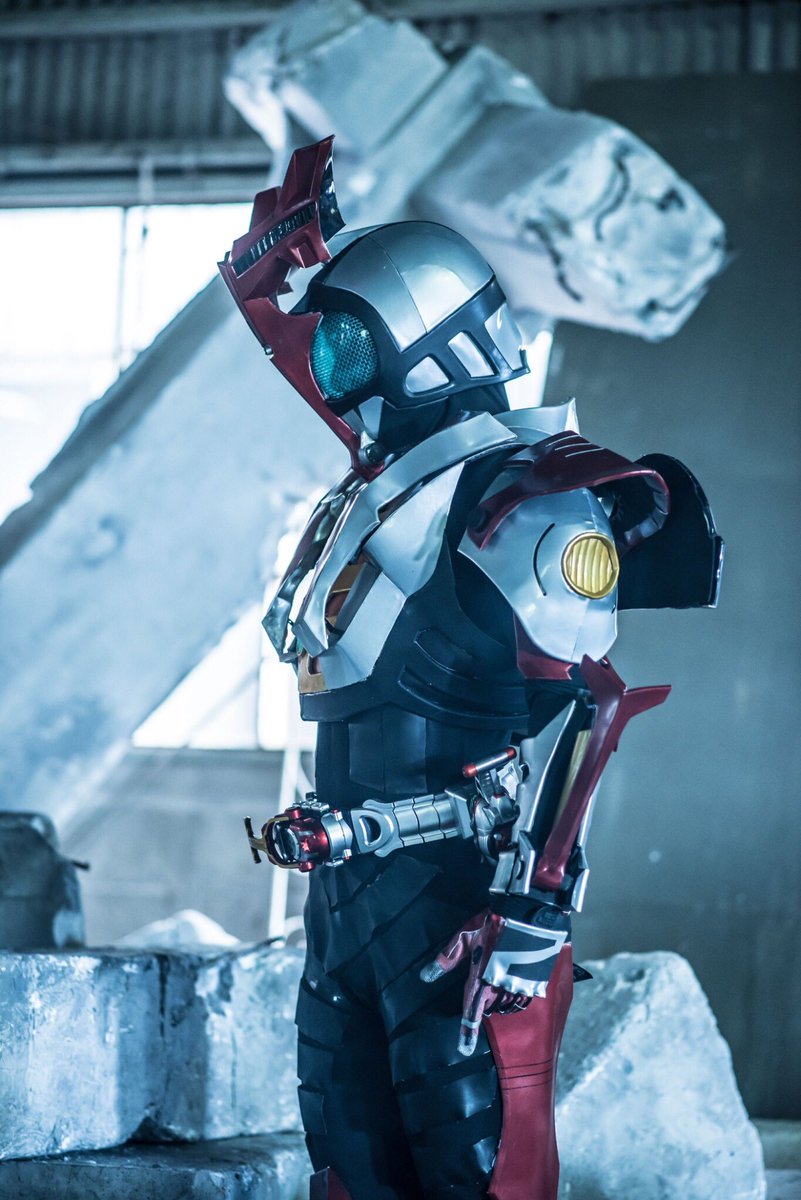 ー俺は既に未来を掴んでいる そしてこれからも、掴み続けるー コスプレ