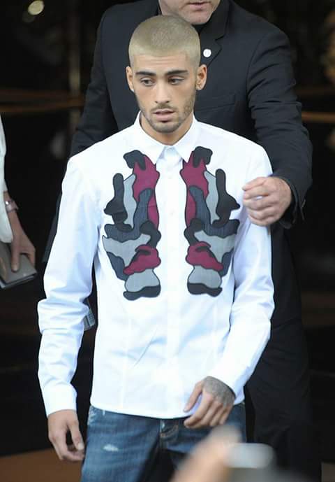 ZaynAmHereForU's tweet photo. #remmber when Zayn leaving the hotel in Paris -
#JUNE 25th
2015 💖 👕👖
Doayn.z xX https://t.co/TUldBUTdKd