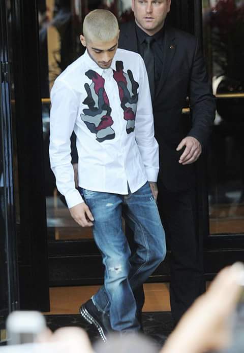 ZaynAmHereForU's tweet photo. #remmber when Zayn leaving the hotel in Paris -
#JUNE 25th
2015 💖 👕👖
Doayn.z xX https://t.co/TUldBUTdKd