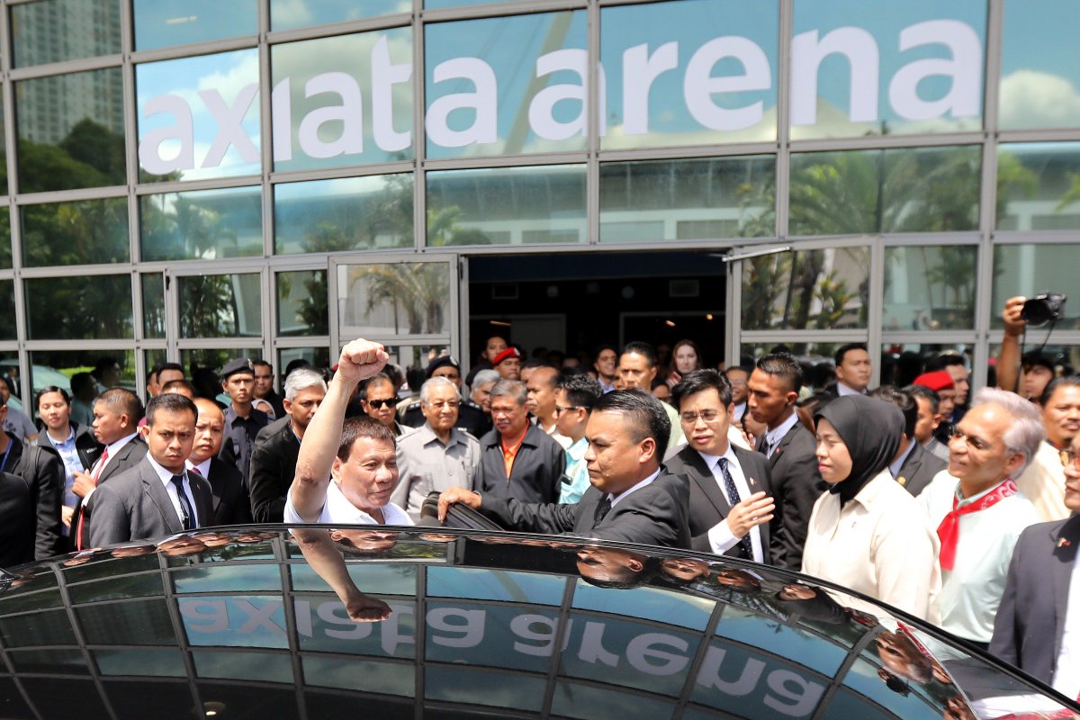 pcogovph's tweet image. Pres. Duterte shows his support for Senator Emmanuel Pacquiao as the latter squared off against Lucas Matthysse for the World Boxing Association (WBA) Welterweight title at the Axiata Arena in Kuala Lumpur, Malaysia on July 15, 2018. #PartnerForChange
