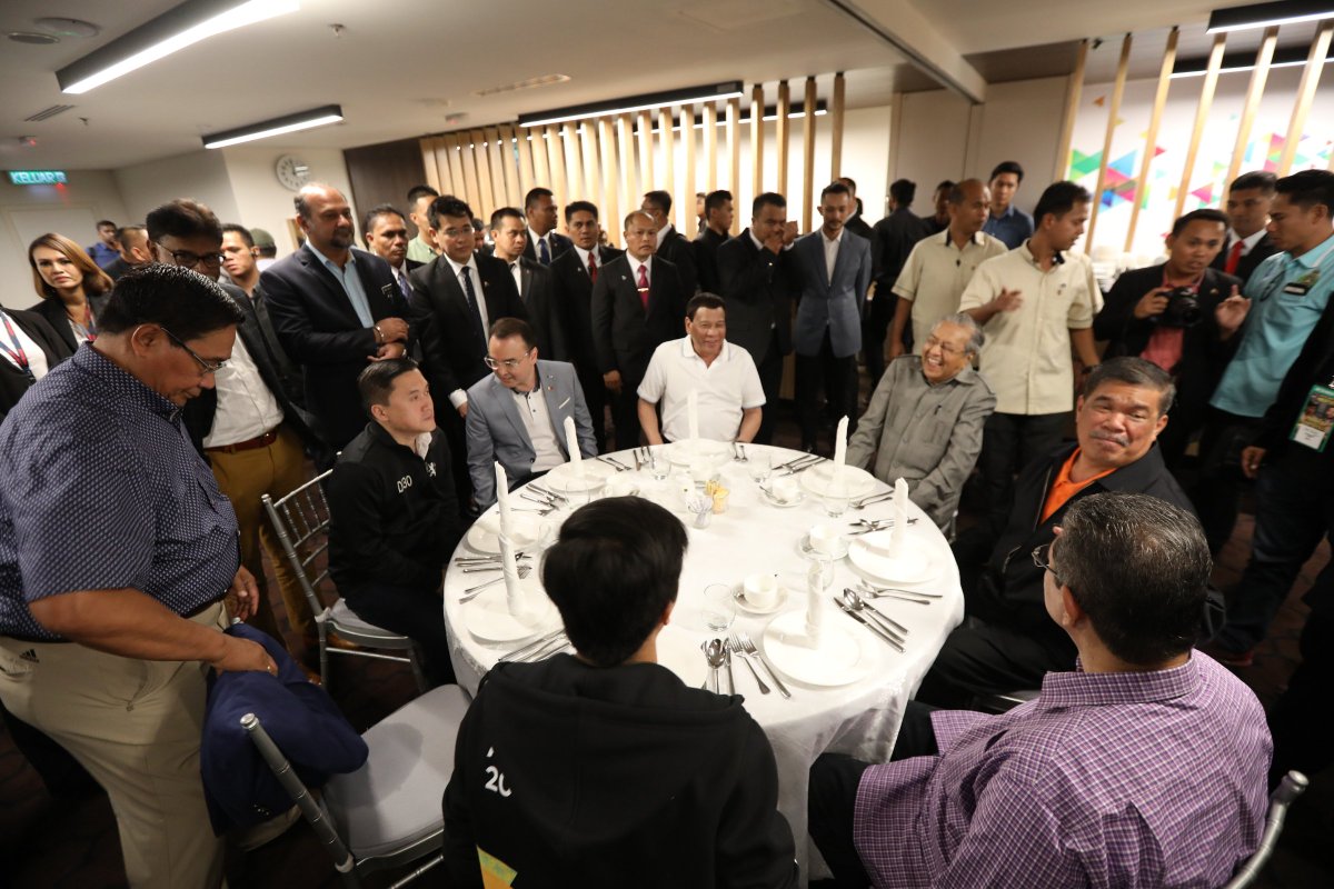 pcogovph's tweet image. Pres. Duterte shows his support for Senator Emmanuel Pacquiao as the latter squared off against Lucas Matthysse for the World Boxing Association (WBA) Welterweight title at the Axiata Arena in Kuala Lumpur, Malaysia on July 15, 2018. #PartnerForChange