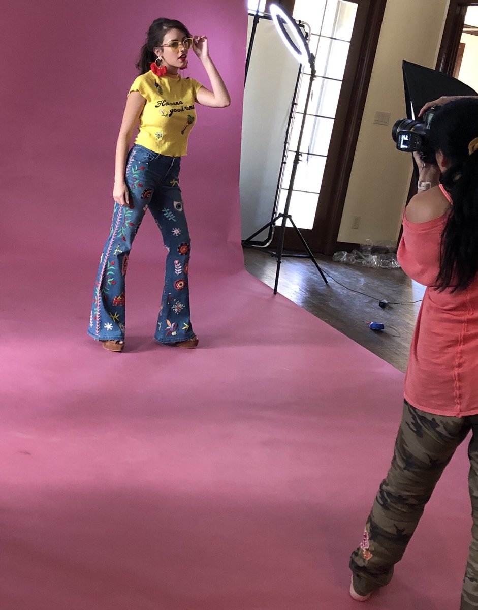 1VintageCouture's tweet photo. Behind the scenes! VC takes it to the next level with our editorial senior shoots! With FULL access to our VC Style closet💫💕 Book now!💫 #seniormagazine #seniormuse  #seniorstyle #seniorphotographer #vintagecouturephotography #vintagecouturestylecloset #seniorstyle #senior19🎓 https://t.co/JoTG2Yw5KG