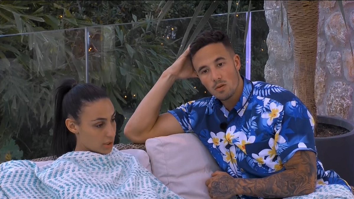 MTVAUSTRALIA's tweet photo. Turns out @LoveIslandAU's #GrantCrapp DID have a secret girlfriend during the show 🤦‍♀️🤦‍♀️ >>> https://t.co/Rlsy88dPtv https://t.co/rMih6ufPDC