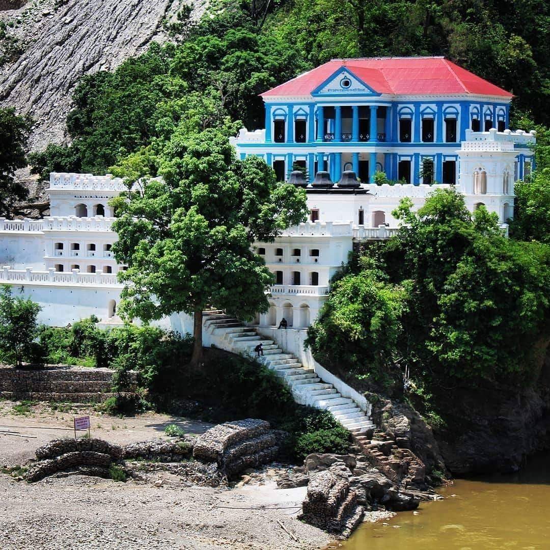 insidehimalayas's tweet photo. Symbol of Love, Rani Mahal is believed to be Nepalese Taj Mahal built by Nepalese Chief General during the Rana Period in the memory of his late queen.
.
#visitpalpa #ranimahal #palpacommunityhomestay #travelnepaloffical #historical #culturally #richtown #royalmountaintravel https://t.co/Y15AIx3IRd